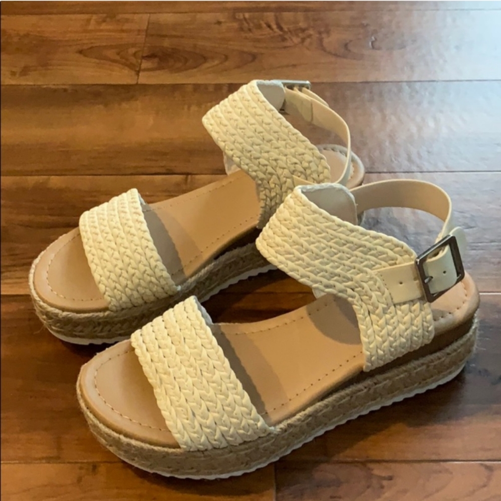 🎉HOST PICK🎉 Sandal Wedges by SODA